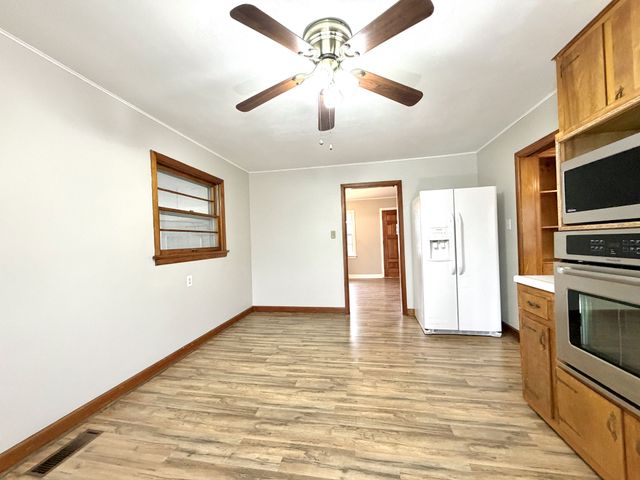 2736 Clinton Cir, Hopkinsville, KY 42240