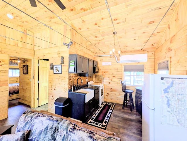 1360 10th Avenue, Friendship, WI 53934