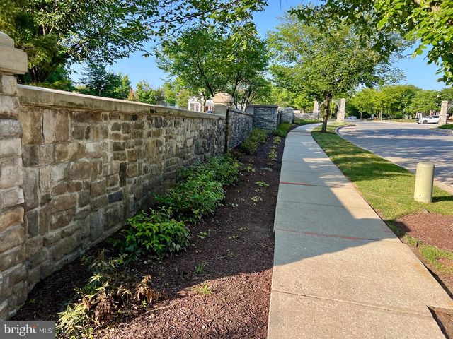 2900 STONE CLIFF DR #102, Baltimore, MD 21209