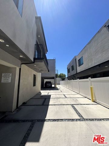 13928 Bessemer Street 1, Van Nuys (los Angeles), CA 91401