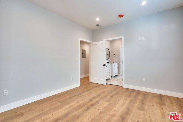 13928 Bessemer Street 1, Van Nuys (los Angeles), CA 91401