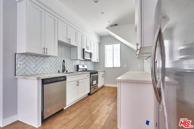 13928 Bessemer Street 1, Van Nuys (los Angeles), CA 91401