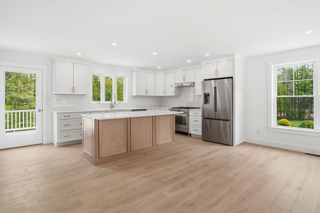 68 Farmington Road, Nashua, NH 03060