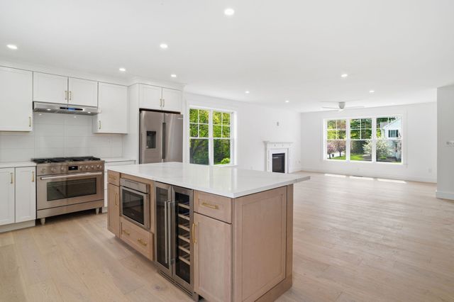 68 Farmington Road, Nashua, NH 03060