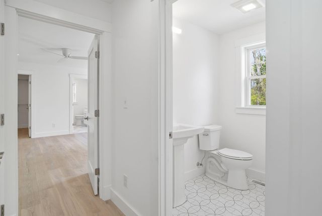 68 Farmington Road, Nashua, NH 03060