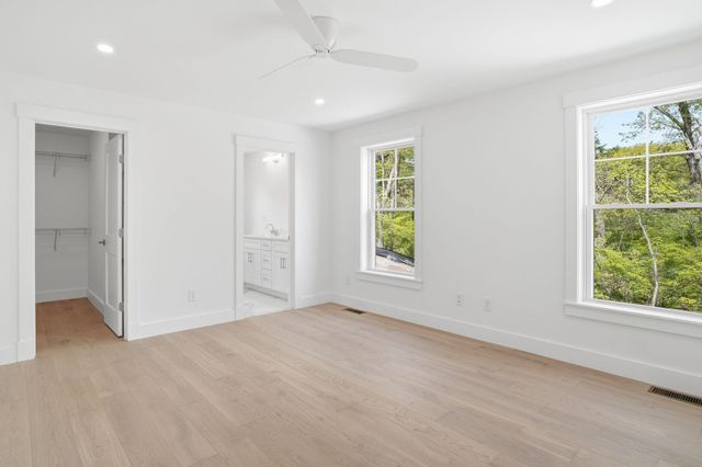 68 Farmington Road, Nashua, NH 03060