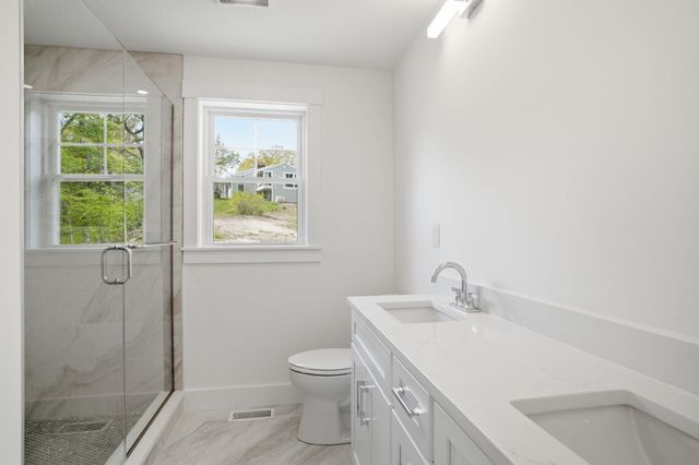68 Farmington Road, Nashua, NH 03060