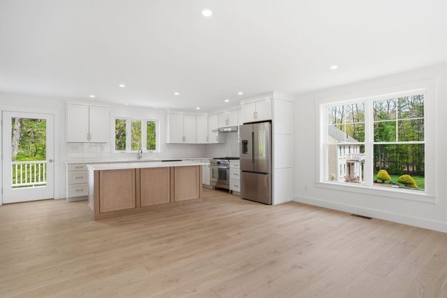68 Farmington Road, Nashua, NH 03060
