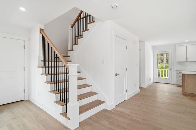 68 Farmington Road, Nashua, NH 03060