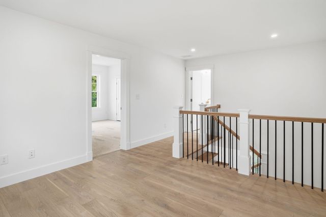 68 Farmington Road, Nashua, NH 03060