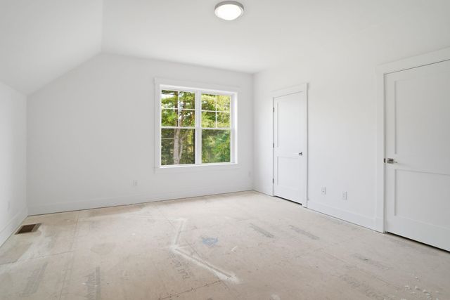 68 Farmington Road, Nashua, NH 03060