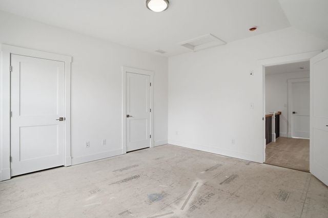 68 Farmington Road, Nashua, NH 03060