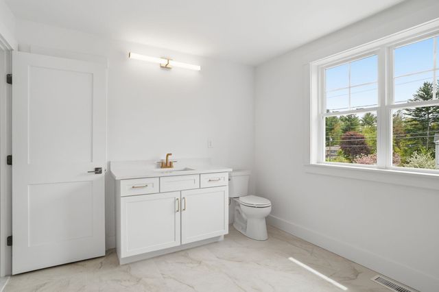 68 Farmington Road, Nashua, NH 03060