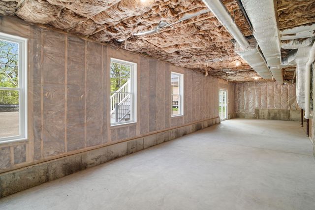 68 Farmington Road, Nashua, NH 03060