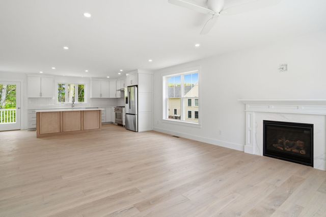 68 Farmington Road, Nashua, NH 03060