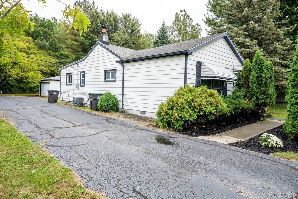 8883 Beech Daly Road, Taylor, MI 48180