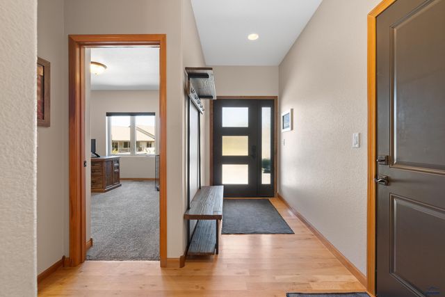 5221 KNOWLEDGE DR, Rapid City, SD 57702
