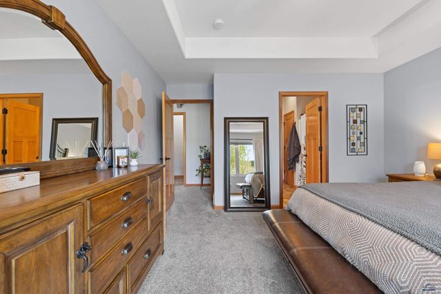 5221 KNOWLEDGE DR, Rapid City, SD 57702