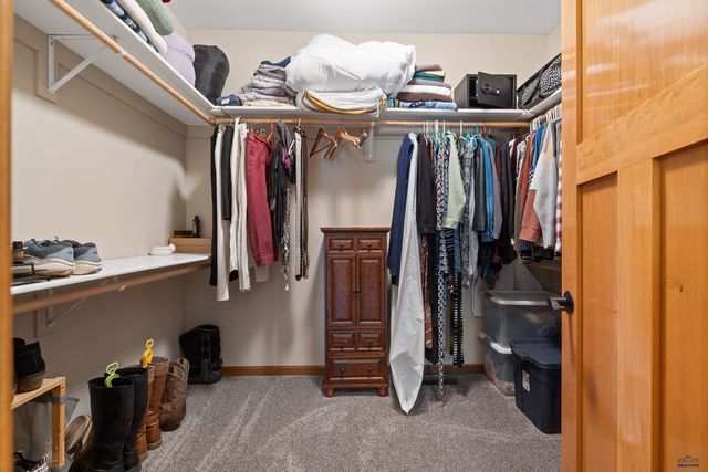 5221 KNOWLEDGE DR, Rapid City, SD 57702