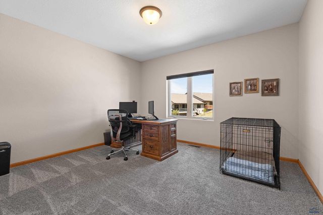 5221 KNOWLEDGE DR, Rapid City, SD 57702