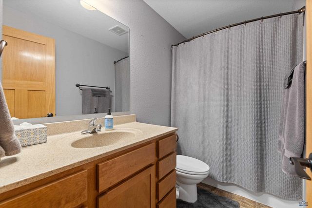 5221 KNOWLEDGE DR, Rapid City, SD 57702