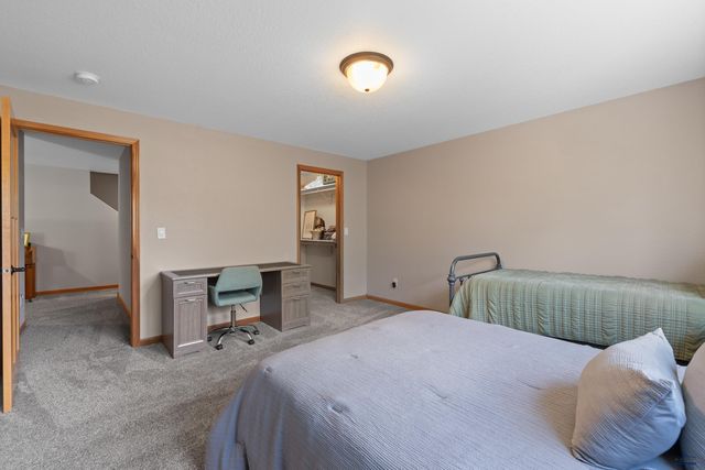 5221 KNOWLEDGE DR, Rapid City, SD 57702