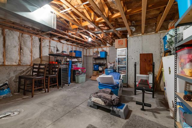 5221 KNOWLEDGE DR, Rapid City, SD 57702