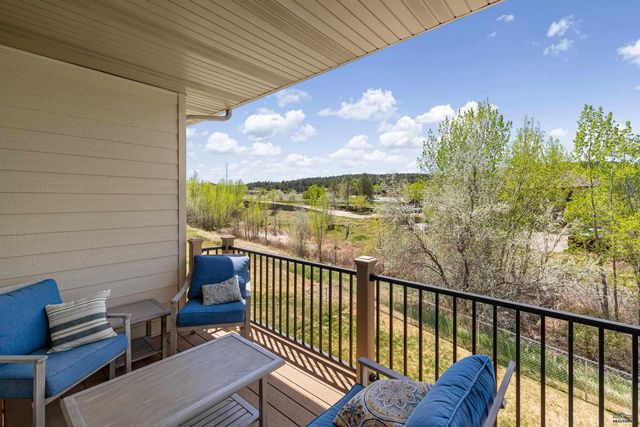 5221 KNOWLEDGE DR, Rapid City, SD 57702