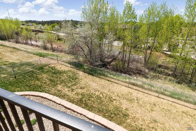 5221 KNOWLEDGE DR, Rapid City, SD 57702