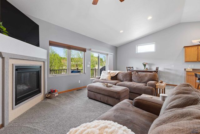 5221 KNOWLEDGE DR, Rapid City, SD 57702