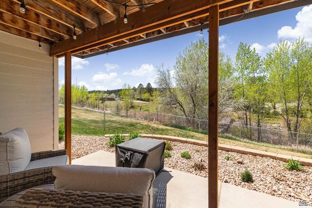 5221 KNOWLEDGE DR, Rapid City, SD 57702