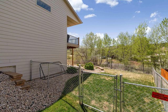 5221 KNOWLEDGE DR, Rapid City, SD 57702