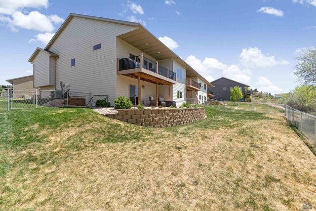 5221 KNOWLEDGE DR, Rapid City, SD 57702