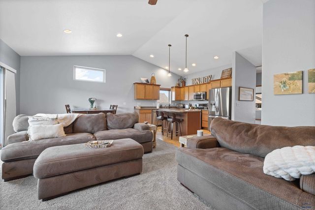 5221 KNOWLEDGE DR, Rapid City, SD 57702