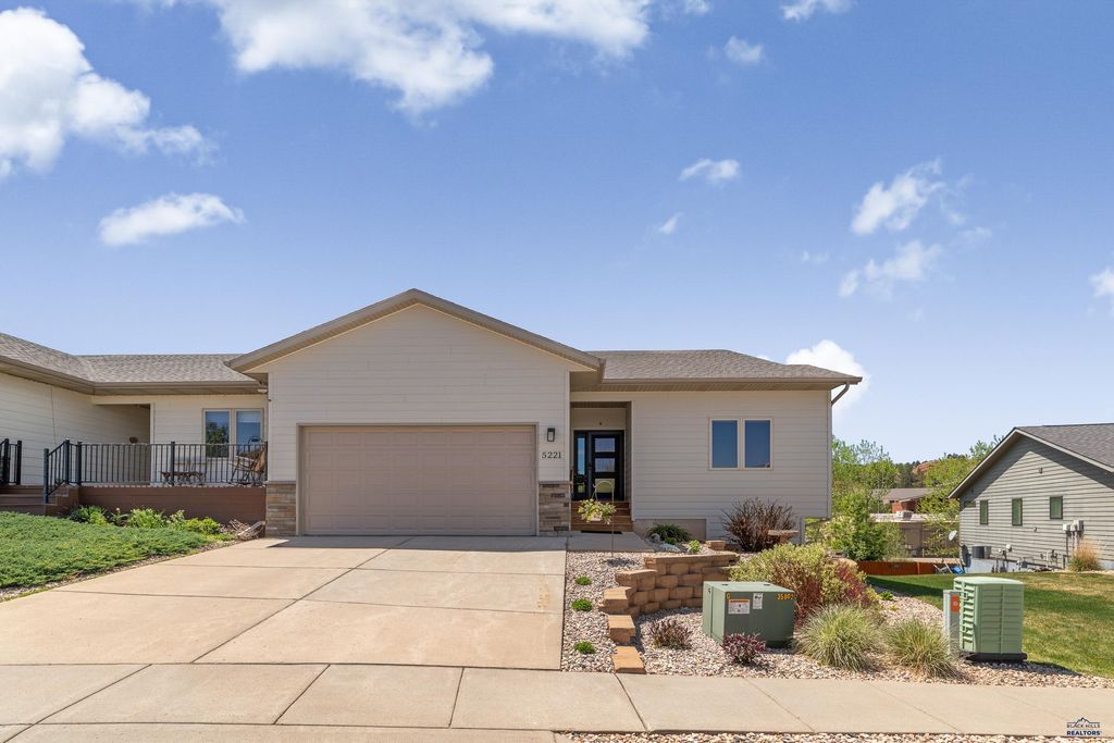 5221 KNOWLEDGE DR, Rapid City, SD 57702
