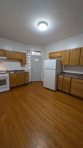 607 E 60th Street 2F, Chicago, IL 60637