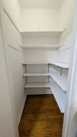607 E 60th Street 2F, Chicago, IL 60637