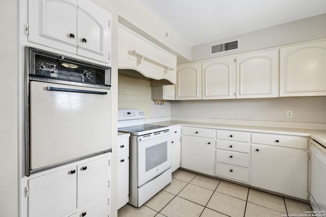 7500 Callaghan Rd Apt 222, San Antonio, TX 78229