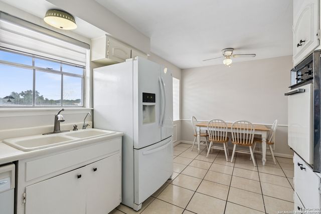 7500 Callaghan Rd Apt 222, San Antonio, TX 78229