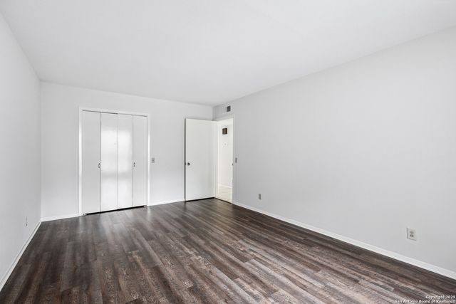 7500 Callaghan Rd Apt 222, San Antonio, TX 78229