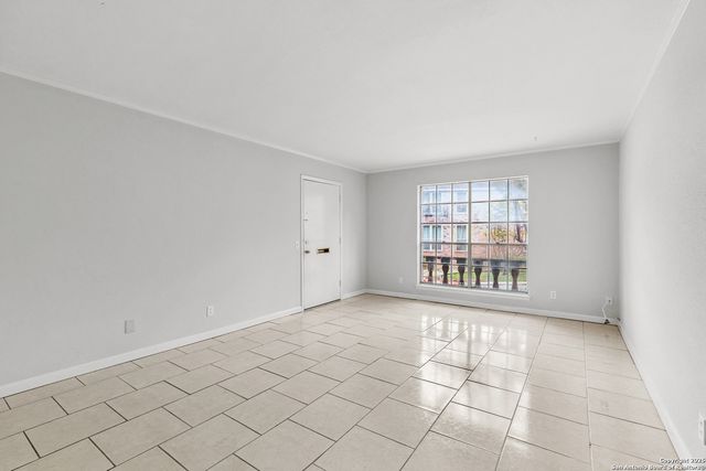 7500 Callaghan Rd Apt 222, San Antonio, TX 78229