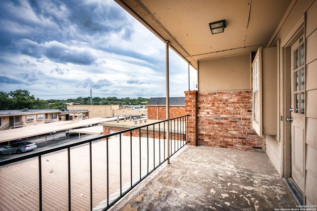 7500 Callaghan Rd Apt 222, San Antonio, TX 78229