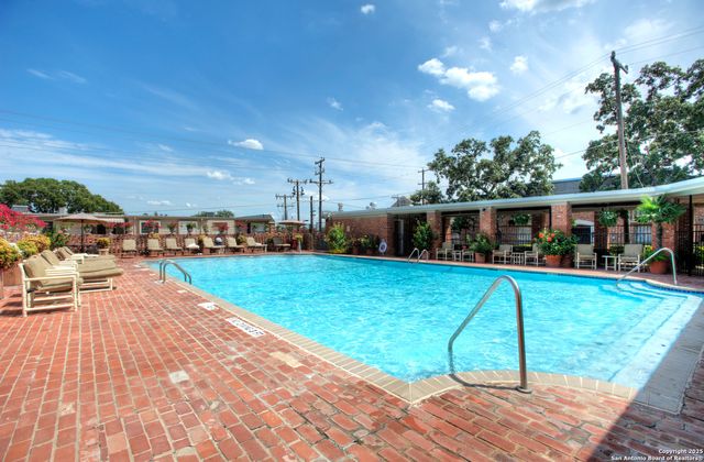 7500 Callaghan Rd Apt 222, San Antonio, TX 78229
