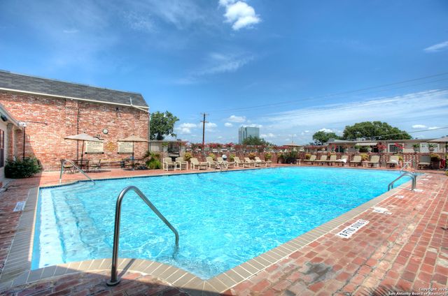 7500 Callaghan Rd Apt 222, San Antonio, TX 78229