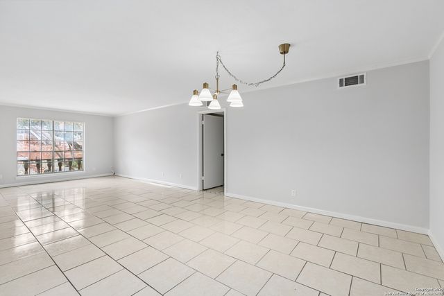 7500 Callaghan Rd Apt 222, San Antonio, TX 78229