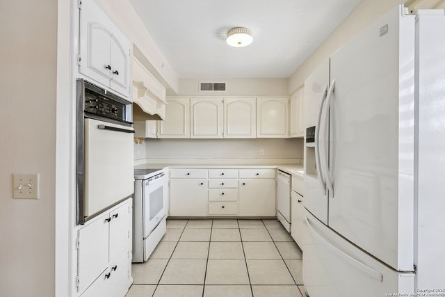 7500 Callaghan Rd Apt 222, San Antonio, TX 78229