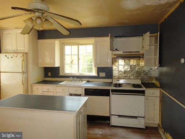 28 MAIN ST, Bridgeton, NJ 08302
