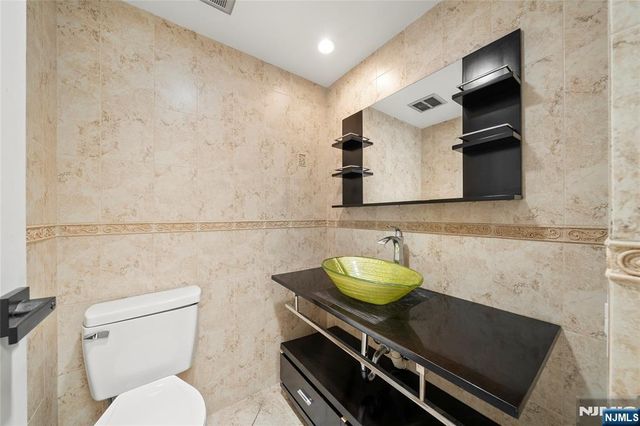 200 Winston Drive 2110, Cliffside Park, NJ 07010