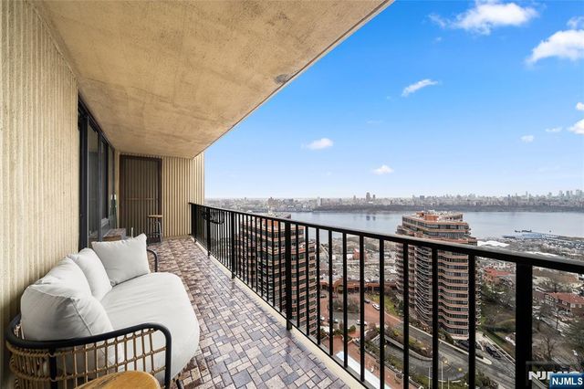 200 Winston Drive 2110, Cliffside Park, NJ 07010