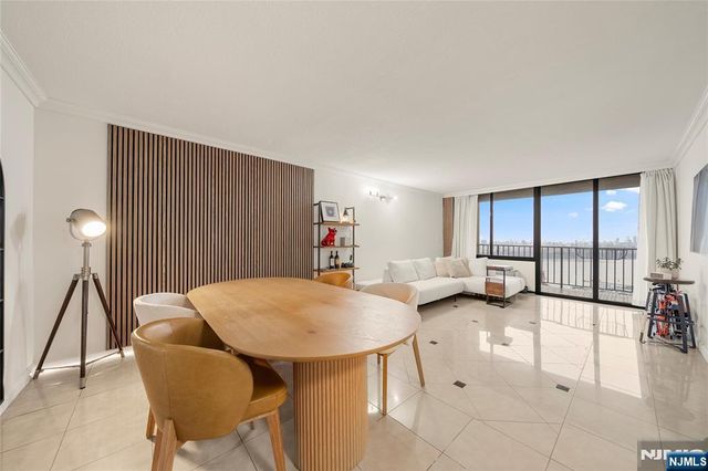 200 Winston Drive 2110, Cliffside Park, NJ 07010